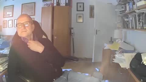 Snapshot of marginalie chatting on December 15, 2:59 pm marginalie online show from December 15, 2:59 pm