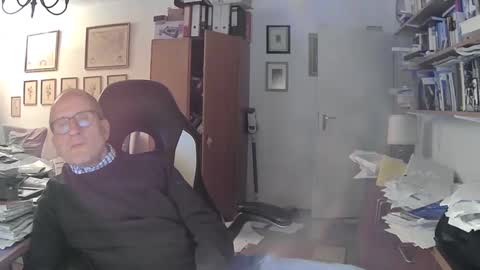 Snapshot of marginalie chatting on March 5, 9:48 pm marginalie online show from March 5, 9:48 pm