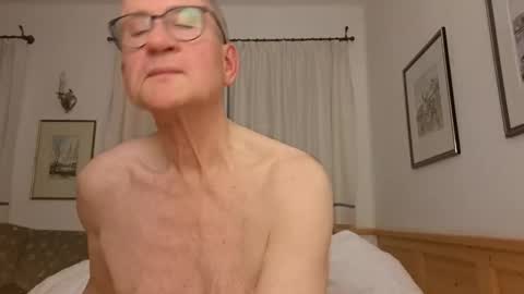 Snapshot of marginalie chatting on December 15, 4:33 pm marginalie online show from December 15, 4:33 pm