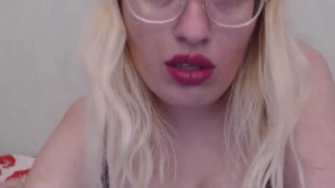 Snapshot of margo_shine chatting on October 7, 2:14 pm margo_shine online show from October 7, 2:14 pm