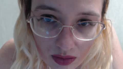 Snapshot of margo_shine chatting on October 25, 4:13 pm margo_shine online show from October 25, 4:13 pm