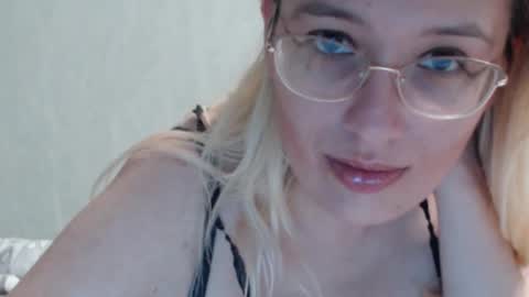 Snapshot of margo_shine chatting on October 30, 3:13 pm margo_shine online show from October 30, 3:13 pm