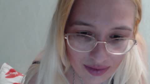 Snapshot of margo_shine chatting on November 20, 3:34 pm margo_shine online show from November 20, 3:34 pm
