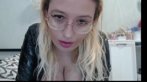 margo_shine online show from April 29, 2:21 pm