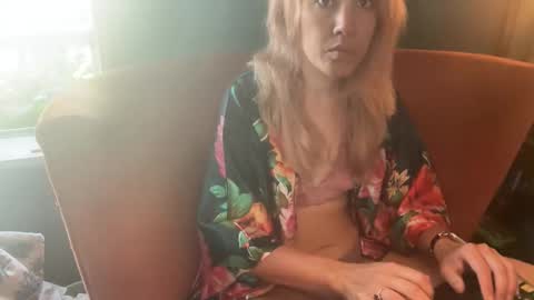 Elle online show from October 27, 3:05 pm