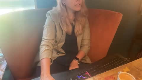 Elle online show from October 29, 3:14 pm