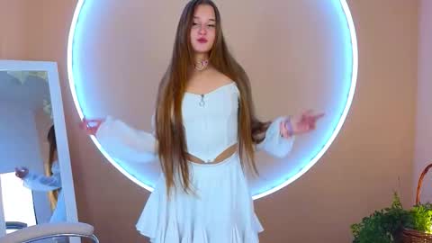 Leah online show from October 11, 8:35 am