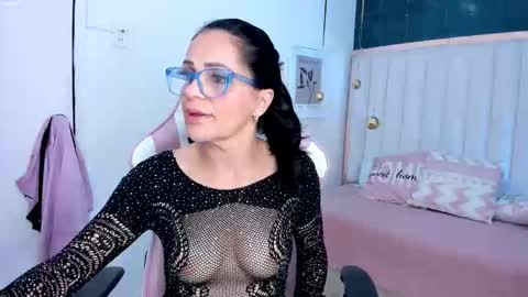 Snapshot of margot_smith chatting on February 2, 12:59 pm Margot online show from February 2, 12:59 pm