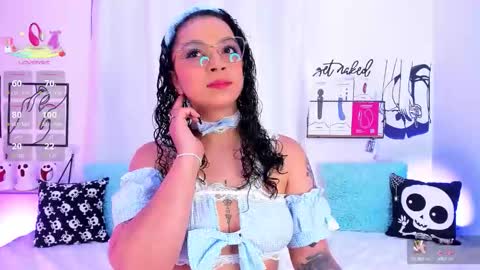 Snapshot of mari_sweett chatting on October 27, 5:06 pm Mari Sweett online show from October 27, 5:06 pm