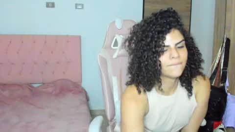 Snapshot of maria_frizzy chatting on December 22, 1:01 am maria_frizzy online show from December 22, 1:01 am