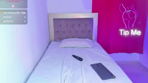 HELLO GUYS IM NEW online show from March 10, 12:51 am