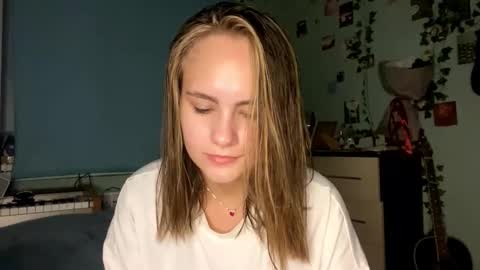 Snapshot of mariamcleverley chatting on September 22, 4:53 pm Mia online show from September 22, 4:53 pm