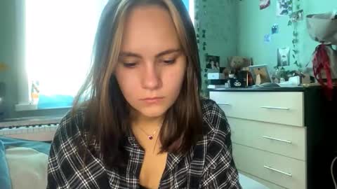 Snapshot of mariamcleverley chatting on September 24, 10:18 am Mia online show from September 24, 10:18 am
