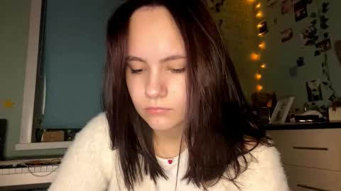 Snapshot of mariamcleverley chatting on October 8, 5:43 pm Mia online show from October 8, 5:43 pm