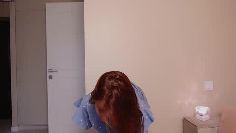 Snapshot of mariameella chatting on October 21, 8:26 am mariameella online show from October 21, 8:26 am