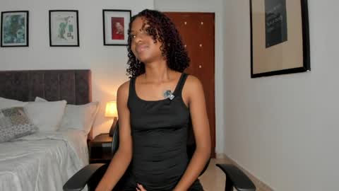Snapshot of marian_nn chatting on April 21, 1:42 am Mariana online show from April 21, 1:42 am