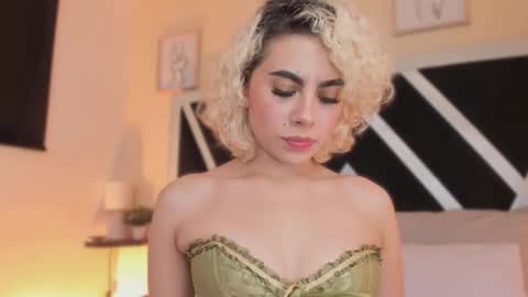 Snapshot of marian_pinzon chatting on November 15, 3:04 am Marian online show from November 15, 3:04 am