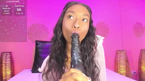 Snapshot of marian_reynolds chatting on October 25, 12:02 pm Marian Reynolds online show from October 25, 12:02 pm