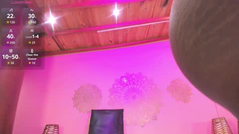 Snapshot of marian_reynolds chatting on October 31, 12:06 pm Marian Reynolds online show from October 31, 12:06 pm