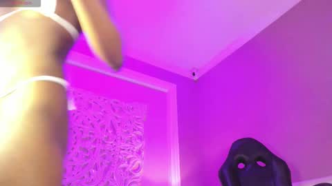 Snapshot of marian_reynolds chatting on November 18, 11:58 am Marian Reynolds online show from November 18, 11:58 am