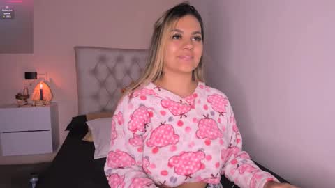 Snapshot of mariana__roe chatting on February 22, 5:23 am Mariana Roe online show from February 22, 5:23 am