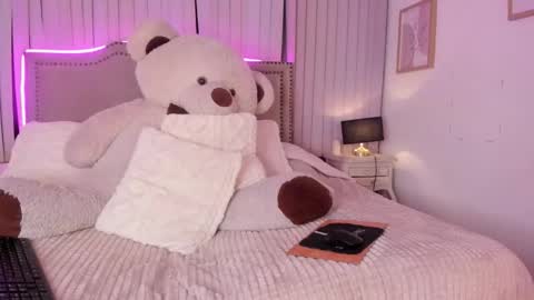 Snapshot of mariana__thompson chatting on March 27, 8:26 am mariana__thompson online show from March 27, 8:26 am