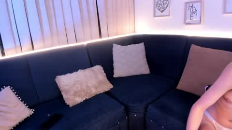 Snapshot of mariana__thompson chatting on April 22, 3:20 am mariana__thompson online show from April 22, 3:20 am