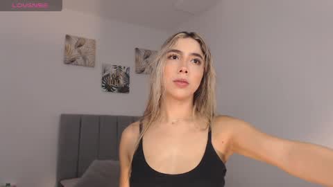 Mariana online show from April 11, 6:34 pm