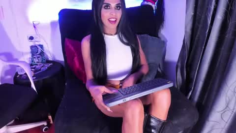 mariana_fadulf_ online show from December 23, 6:44 am
