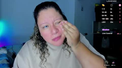 Snapshot of mariana_smittt chatting on February 16, 5:15 am Independent Model online show from February 16, 5:15 am