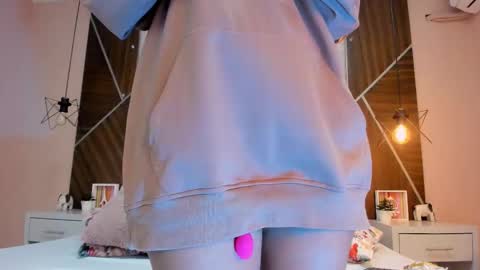 Snapshot of marianaa_torress chatting on November 7, 1:55 pm Mariana online show from November 7, 1:55 pm