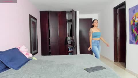 Snapshot of marianaandvalen chatting on February 12, 11:05 am MARIANA Y VALENTINA online show from February 12, 11:05 am