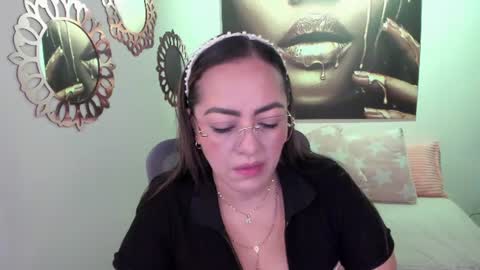 Snapshot of marianalopez81 chatting on June 28, 11:44 pm Mariana Lopez online show from June 28, 11:44 pm
