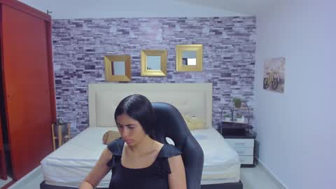 Snapshot of marianaxxx__ chatting on December 3, 7:11 pm Mariana online show from December 3, 7:11 pm