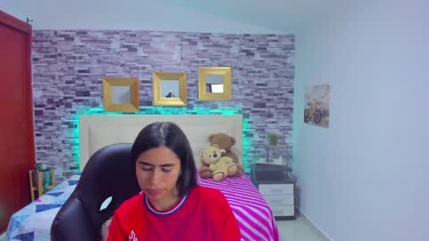 Snapshot of marianaxxx__ chatting on December 7, 9:11 pm Mariana online show from December 7, 9:11 pm