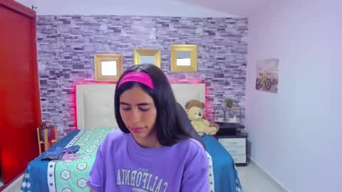 Snapshot of marianaxxx__ chatting on December 10, 1:22 am Mariana online show from December 10, 1:22 am