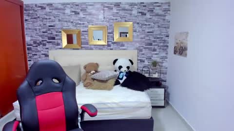 Snapshot of marianaxxx__ chatting on February 12, 9:33 pm Mariana online show from February 12, 9:33 pm