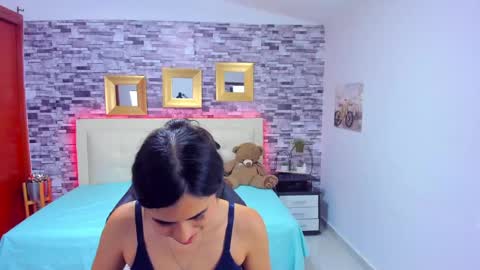 Snapshot of marianaxxx__ chatting on February 14, 1:23 am Mariana online show from February 14, 1:23 am