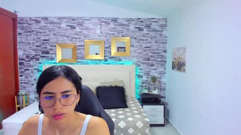 Snapshot of marianaxxx__ chatting on February 15, 8:11 pm Mariana online show from February 15, 8:11 pm