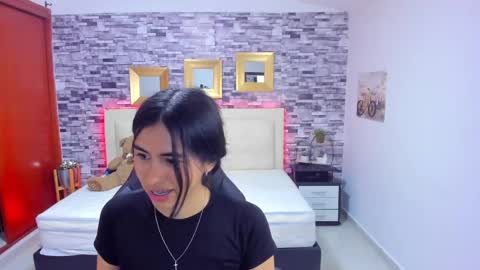 Snapshot of marianaxxx__ chatting on February 18, 7:09 pm Mariana online show from February 18, 7:09 pm