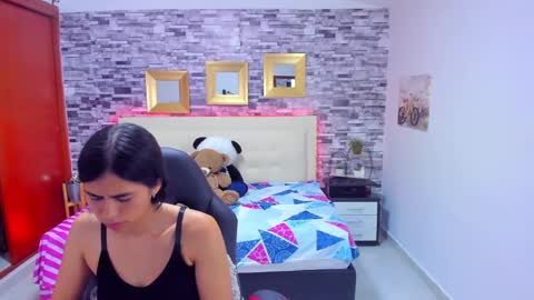 Snapshot of marianaxxx__ chatting on February 20, 12:41 am Mariana online show from February 20, 12:41 am