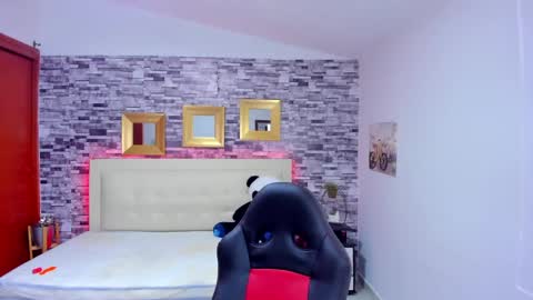 Snapshot of marianaxxx__ chatting on March 1, 12:39 am Mariana online show from March 1, 12:39 am
