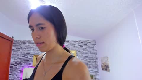 Snapshot of marianaxxx__ chatting on March 6, 12:00 am Mariana online show from March 6, 12:00 am