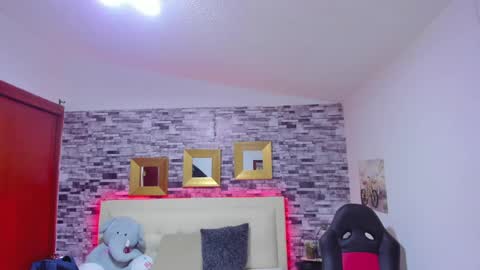 Snapshot of marianaxxx__ chatting on March 12, 12:10 am Mariana online show from March 12, 12:10 am