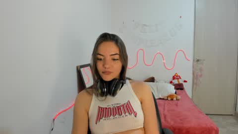 Snapshot of mariangel_3 chatting on February 6, 3:37 am Mariangel online show from February 6, 3:37 am