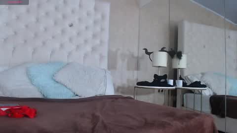 la crespa x online show from June 3, 12:30 pm