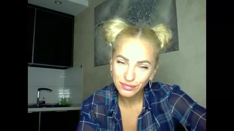 Snapshot of marianna1977 chatting on October 10, 8:08 pm marianna1977 online show from October 10, 8:08 pm