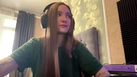 Snapshot of mariannekeetan chatting on November 29, 9:23 am Aria online show from November 29, 9:23 am