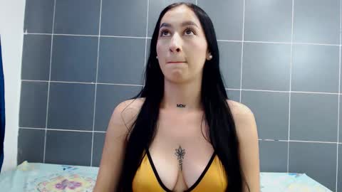 Snapshot of marianngell chatting on October 16, 8:10 pm Mariangel online show from October 16, 8:10 pm