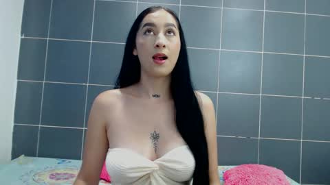 Snapshot of marianngell chatting on October 23, 7:34 pm Mariangel online show from October 23, 7:34 pm